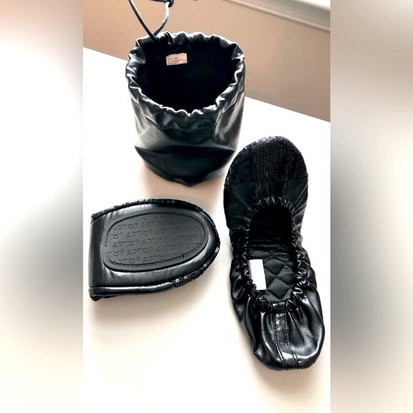 APT 9 Black Folding Ballet Flats with Storage Pouch - Picture 2 of 8